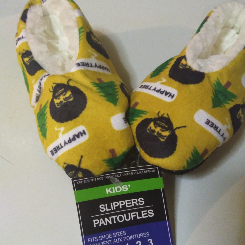 Kids Slippers. Happy Tree Design.